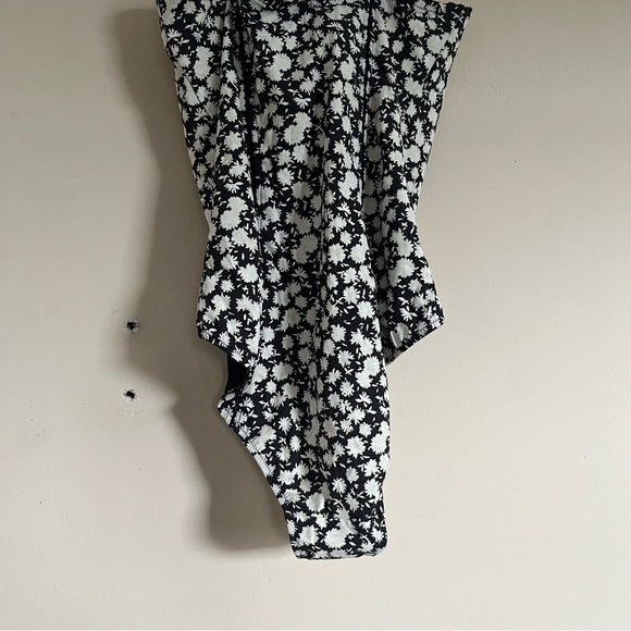 Tory Burch NWT Orchard Floral One Piece Swimsuit Large $298 - Picture 11 of 15